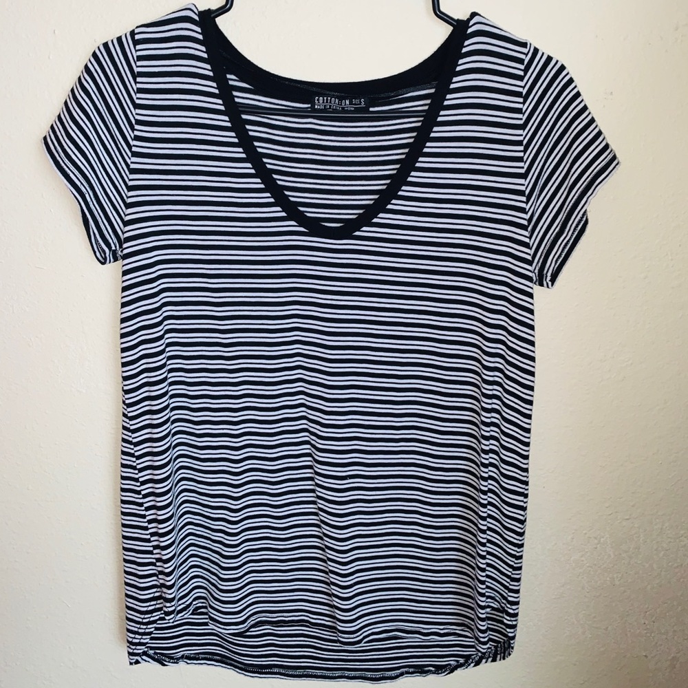 Black & White Striped V Neck Small